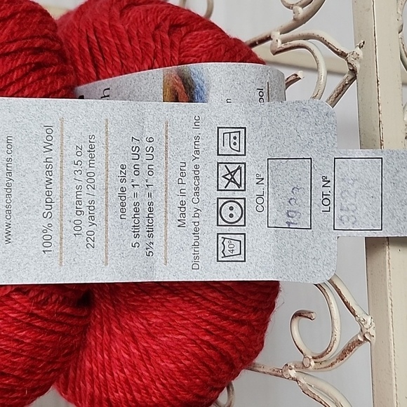 Cascade 220 Superwash Quatro 880 Yards Garnet Red 100% Wool Yarn New - Picture 4 of 4